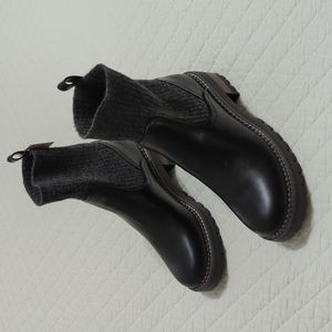 Women's Universal Thread lug boots sz 9 New